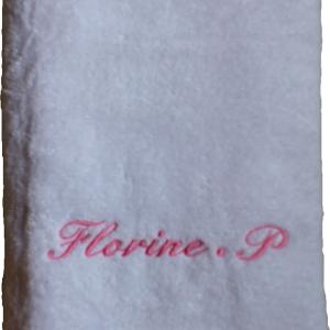Serviette blanche brode nom